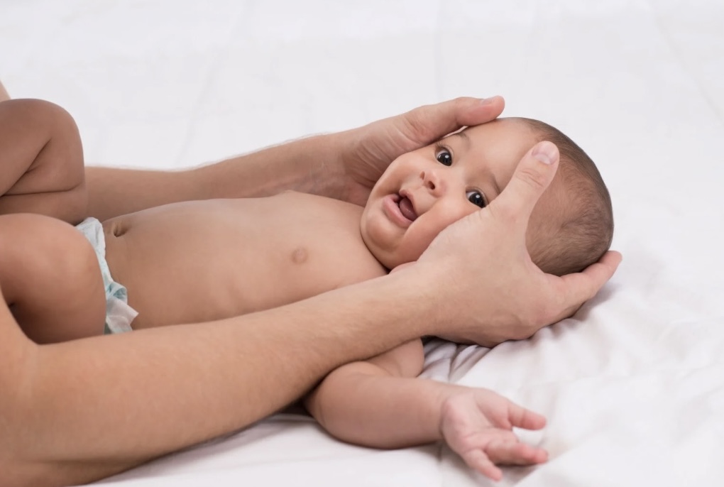Baby massage service image